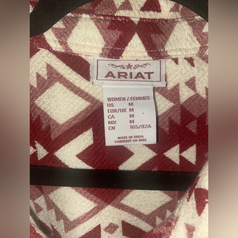 ARIAT | Women’s Button-Up | Medium | Thicker | Deep Red Cream Patterned | NWOT - Picture 5 of 9